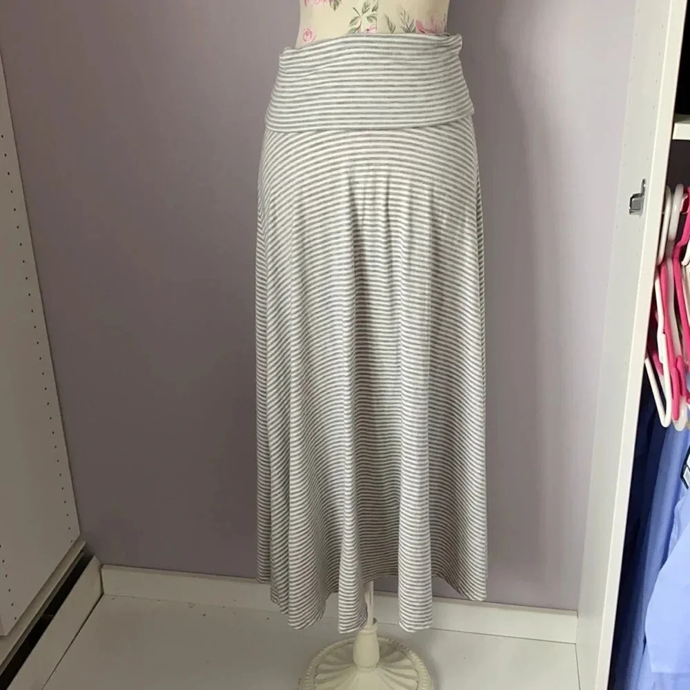 Lularoe grey and white striped skirt size XS